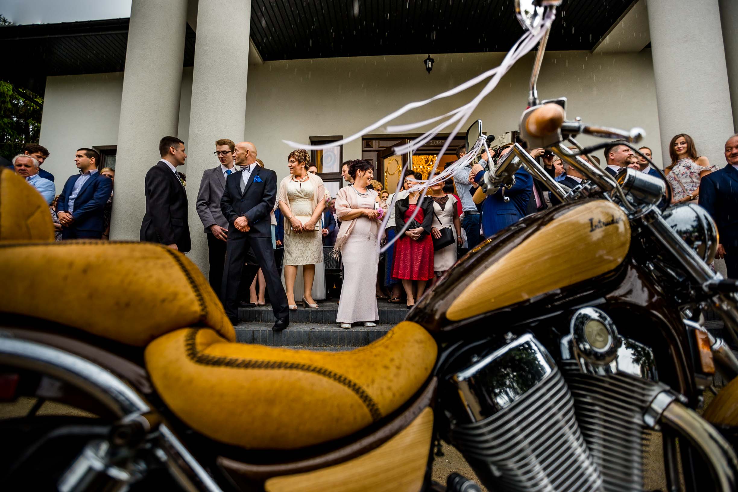 wesele motocyklisty motocykl na weselu do ślubu na motorze motocykl w dniu ślubu Wrocław Oleśnica