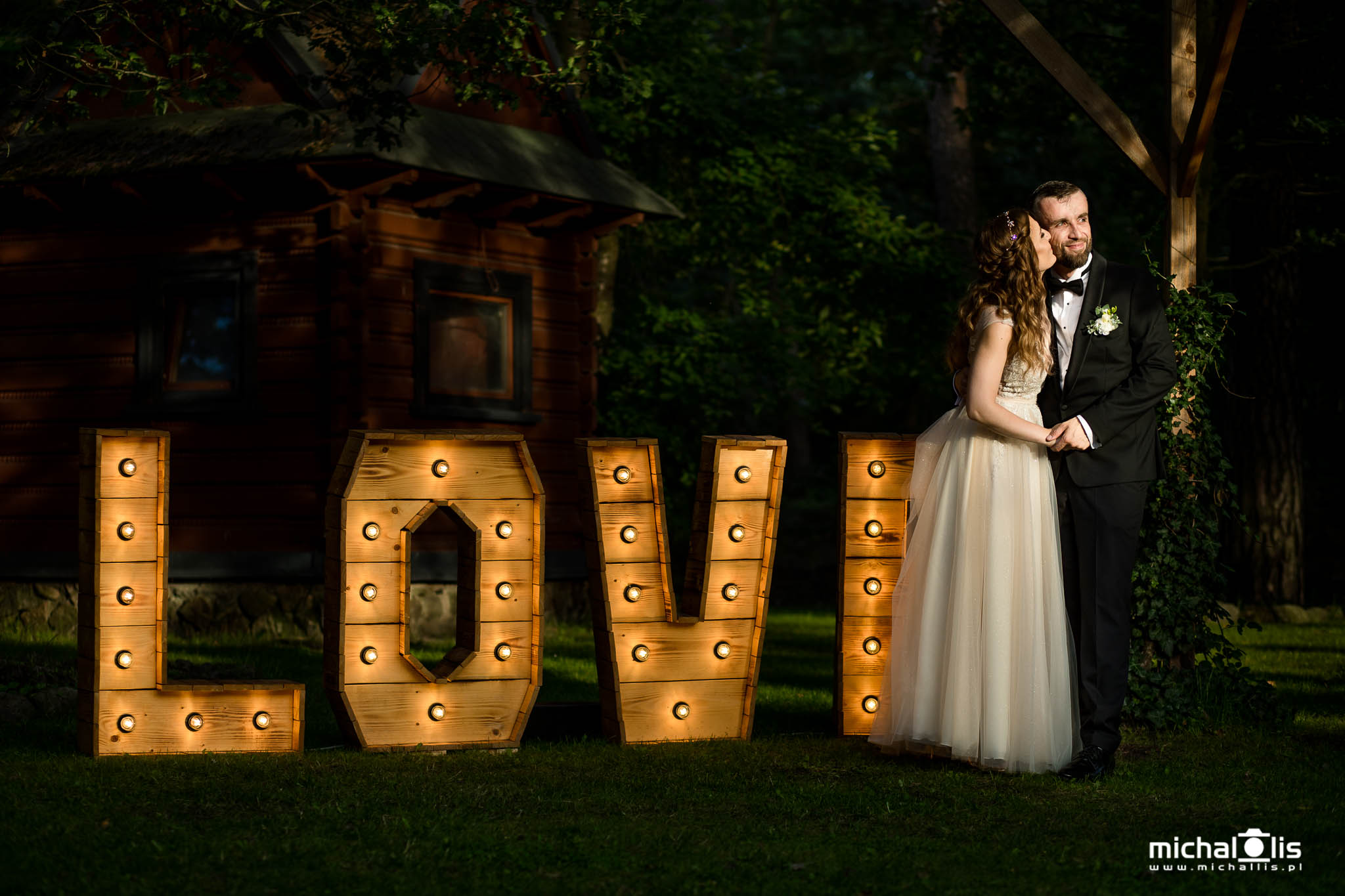 drewniany napis love na wesele