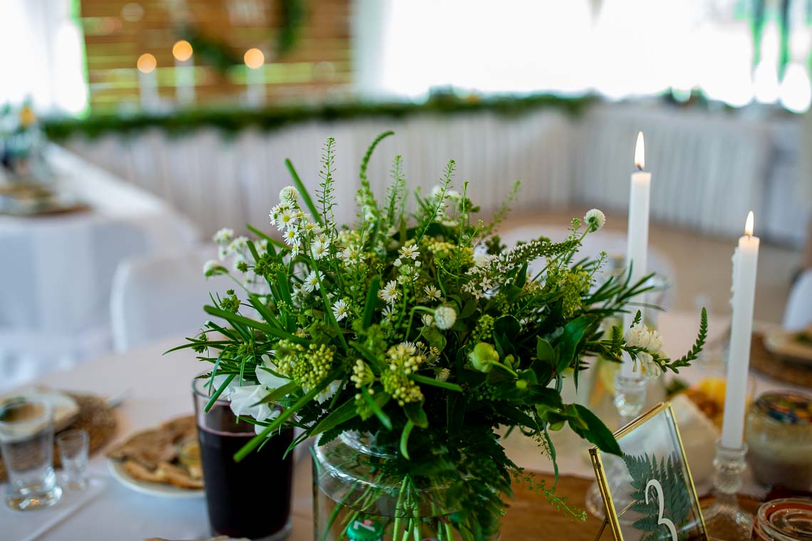 rustykalne wesele z klasą stoły podtalerze winietki