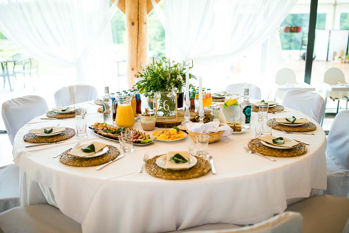 okrągłe stoły na rustykalne wesele