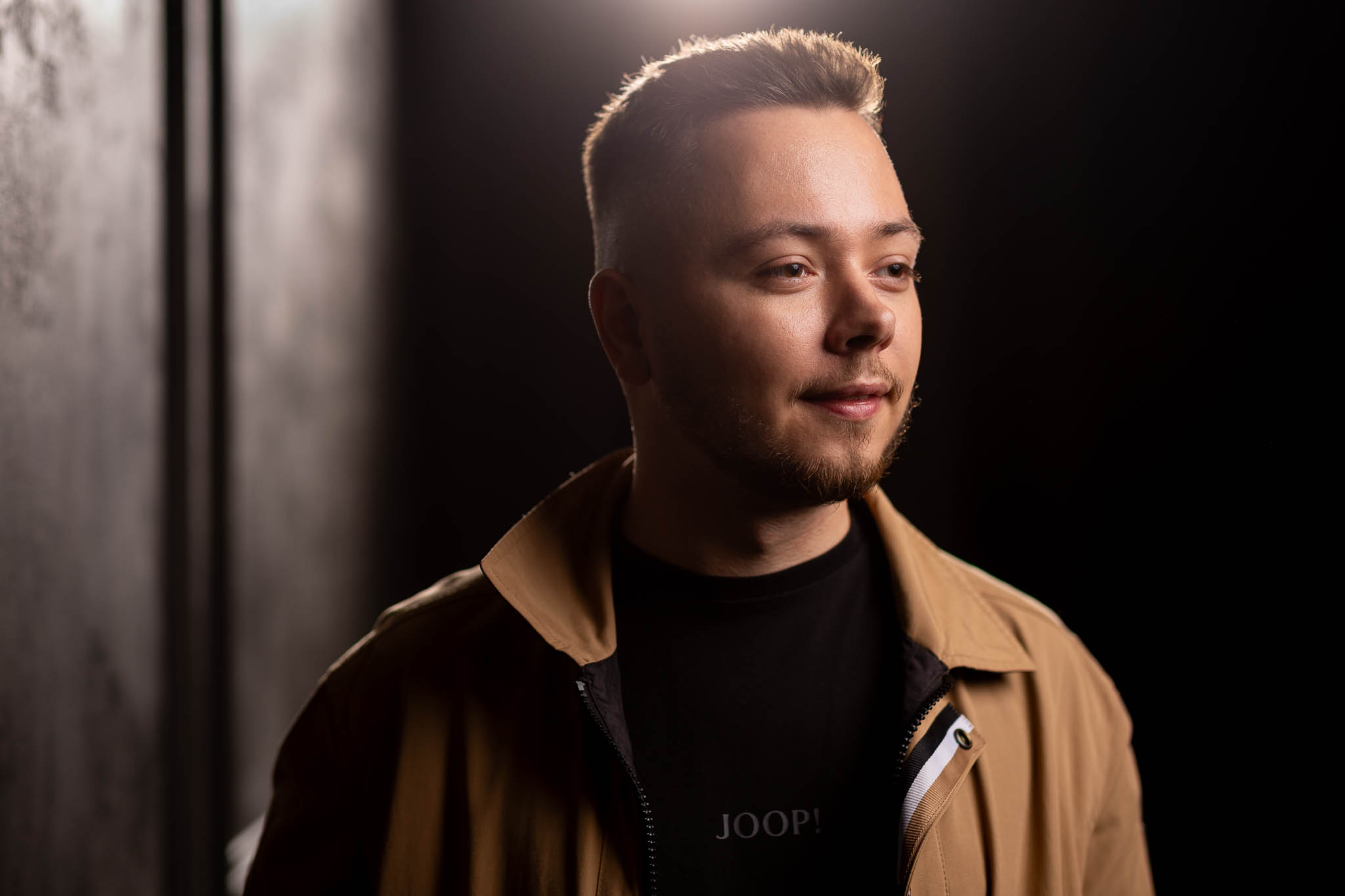 zdjęcia na tindera,sesja na portal randkowy,sesja zdjęciowa na tindera,sesja Tinder,profesjonalne zdjęcia na tindera,profesjonalne zdjęcie na portal randkowy,zdjęcia na portal randkowy,sesja na tindera,fotografia randkowa,fotograf na tindera,dobre zdjęcia na tindera,tinder poradnik,zdjęcia na badoo,jak zrobić dobre zdjęcia na tindera,jakie zdjęcia na tindera dla faceta,sesja na tindera Wrocław,fotograf tinder,fotograf tinder wrocław,jakie zdjęcia dodać na tindera,selfi na tindera,sesja randkowa dla mężczyzn,jakie zdjęcia wrzucić na tindera Zdjęcia na Tindera Wrocław ✅ nie musisz umieć pozować fajne zdjęcia profilowe Wrocław